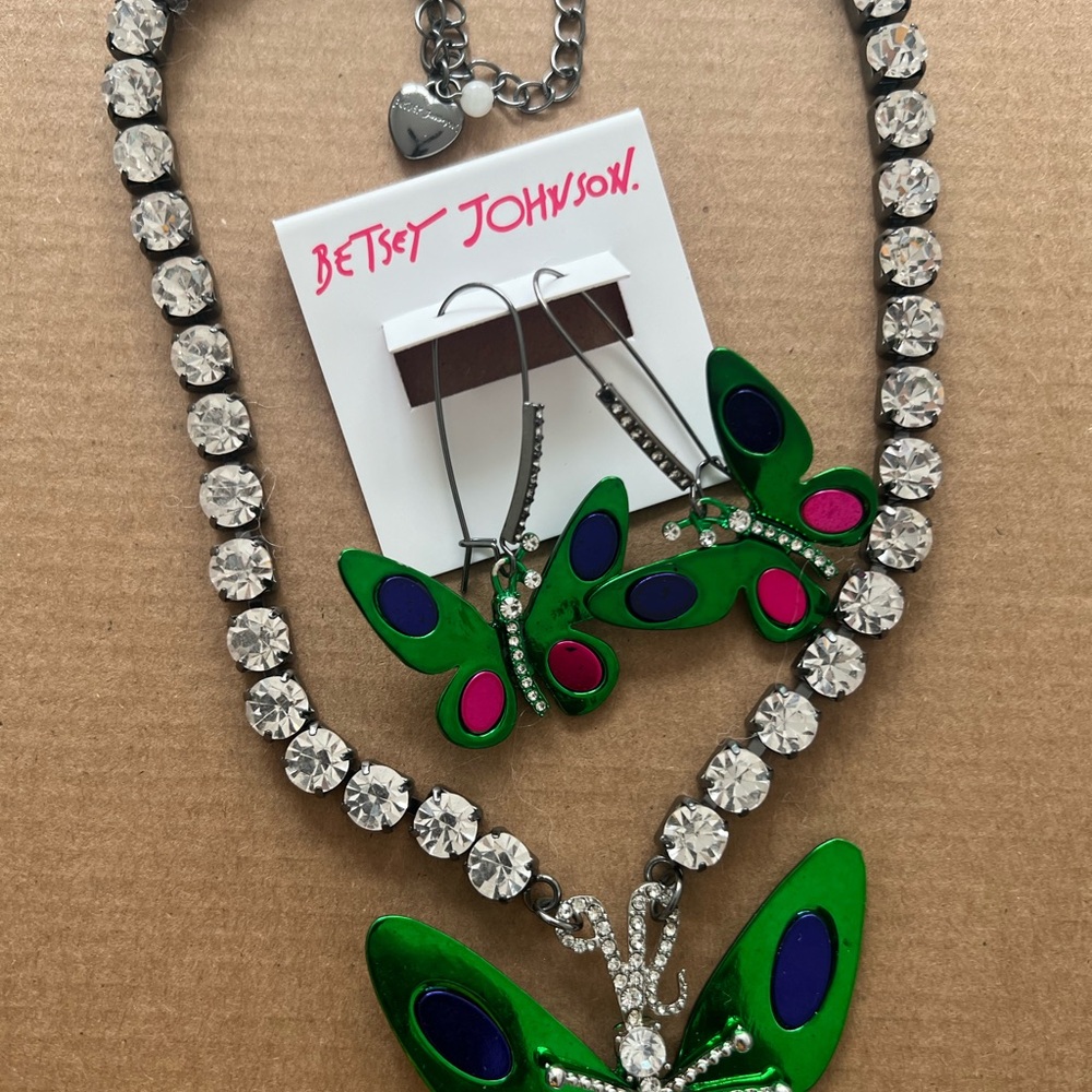 NEW BETSY JOHNSON Butterfly Jewelry Set - Picture 4 of 11
